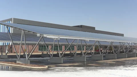 Solar renewable electricity infrastructure panels at tech company office Vidéo 149887325