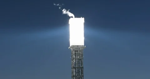Solar thermal generating plant for renewable energy Stockbeeldmateriaal 90405069