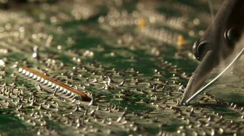 Soldering an electronic board Video stock 20512087