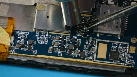 Soldering of electronic components.Repairs smartphone and tablet. 스톡 동영상 132015795
