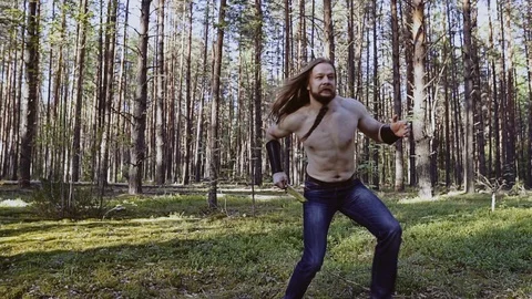 A soldier with a bare torso wielding a knife in the woods. Training. 스톡 동영상 108953839