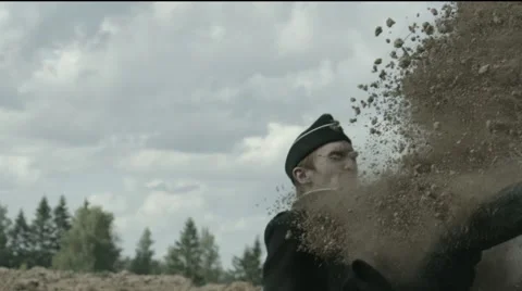The soldier on the bomb explodes. 库存影片 68606498