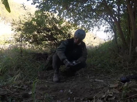 Soldier deploys flare to rescue downed pilot on Exercise Pacific Thunder 18-1 Видео 81951093