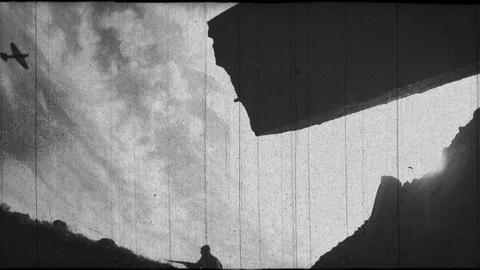 Soldier fall under explosion - archive Vidéo 125067224