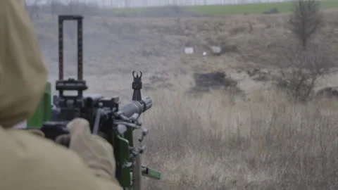 A soldier fires a machine gun, close-up, the end of the machine gun belt Video stock 267315314