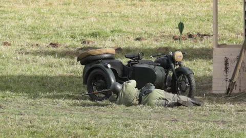 Soldier with a motorcycle 動画素材 110911485