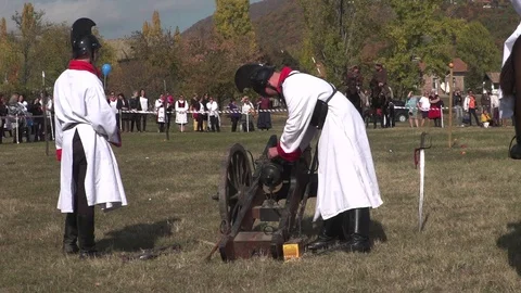 A soldier preparing the canon Stock-Footage 118808508