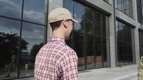 The soldier returns home Video stock 115830949