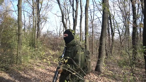 Soldier with rifle in the forest Video stock 98267876