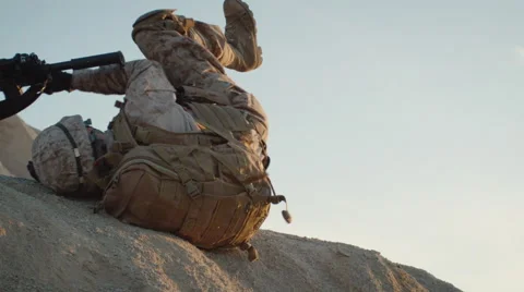 Soldier Rolling Down the Hill. Slow Motion. Vidéo 69000266