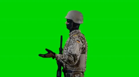 Soldier talking - seperated on green screen for easy use 스톡 동영상 33795381