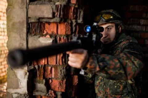Soldier in the war to aim with weapons Stock-Fotos