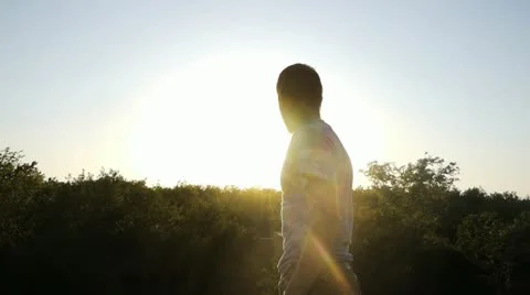 Soldier watching the sun Video stock 10901529