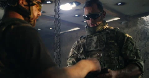 Soldiers discussing plan on base 動画素材 141082060