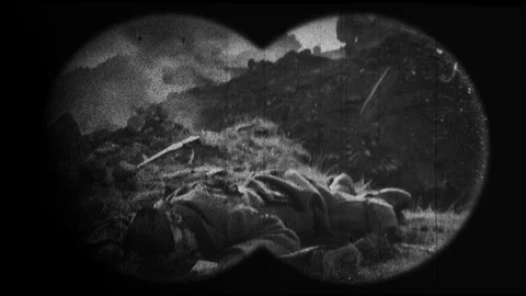 Soldiers dying under explosion - view through binoculars Vidéo 125067313