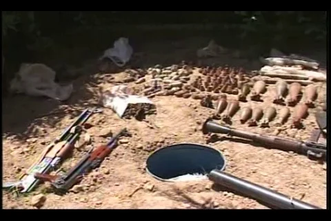 Soldiers finding a weapons cache in an abandoned house - 2007 스톡 동영상 108842536