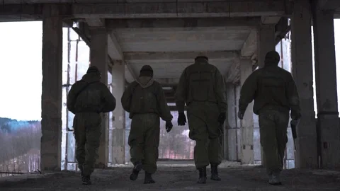 The soldiers go to the slow mo Vídeo Stock 101690893