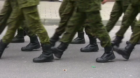 Soldiers marching Vídeos de archivo 24790684