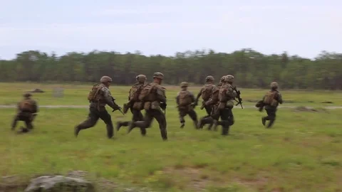 Soldiers Move into Position* Video stock 115129693
