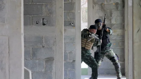 Soldiers Moving Forward to Attack Terrorist Target in The Building Video stock 85670980