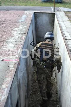Soldiers overcoming an obstacle course Stock Photos