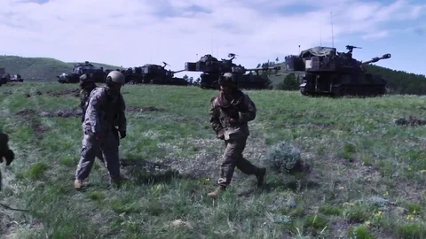 Soldiers pull trigger and fire cannon on Paladin battle tank Video stock 90986621