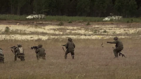 Soldiers run with weapons Stock Footage 67257680