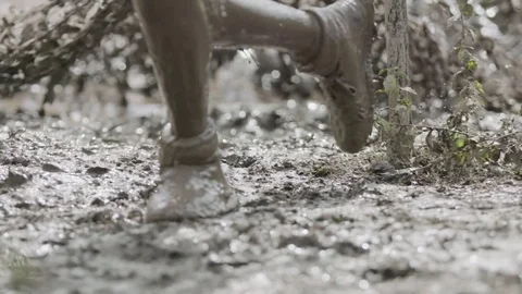 Soldiers running thought mud Stock Footage 77018314