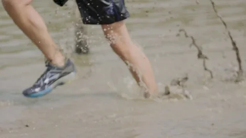 Soldiers running thought mud Stock Footage 77018316