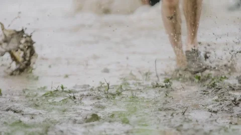 Soldiers running thought mud Stock Footage 77018444