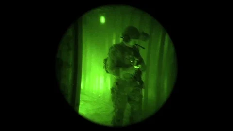 Soldiers seize weapons cache during Emerald Warrior - 2015 스톡 동영상 106006003