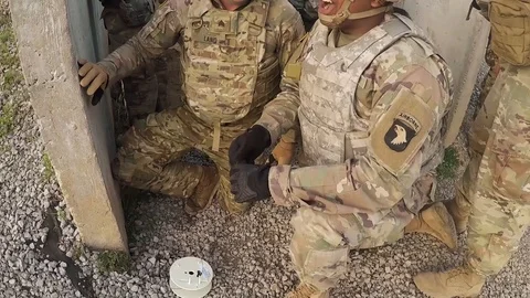 Soldiers setting explosives and exploding them 库存影片 114017936