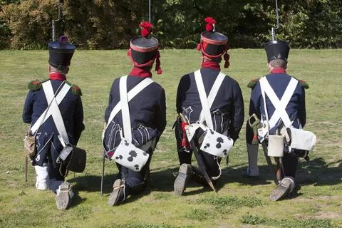 Soldiers shooting with muzzle-loading rifles during a live role- 8e et 9e... Stock Photos