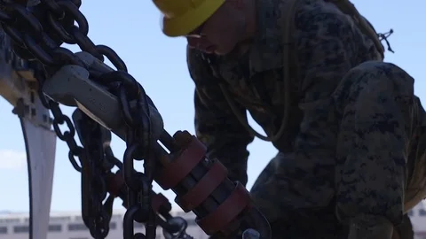 Soldiers tightening a chain using a large wrench Video stock 114017953