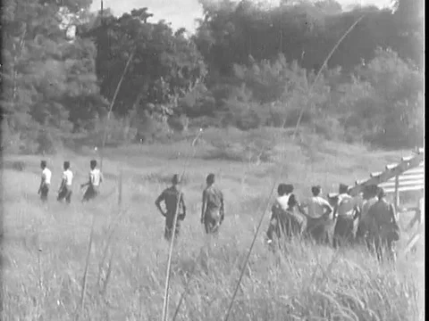 Soldiers undergoing rifle training shoot from various positions and blow up Vidéo 75287843