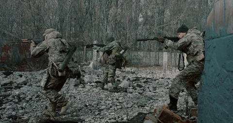 Soldiers walking Stock Footage 129562484