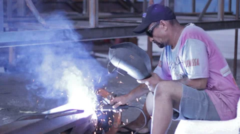 SOLDING MAN AT WORK 03 Video stock 35136948