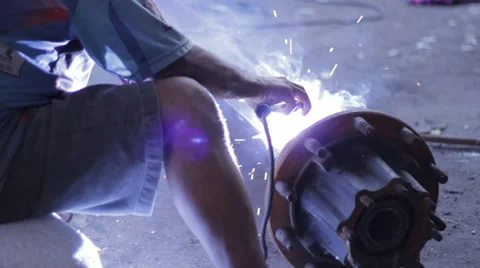 SOLDING MAN AT WORK Video stock 35139454