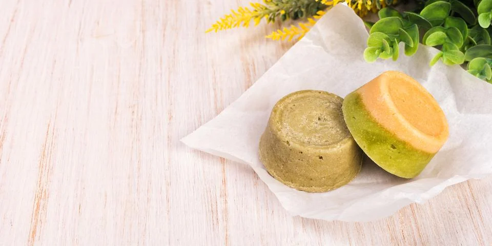 Solid bars of organic shampoo, conditioner and body cream Foto stock