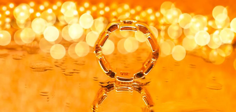 Solid gold ring with a bold geometric link design Stock Photos
