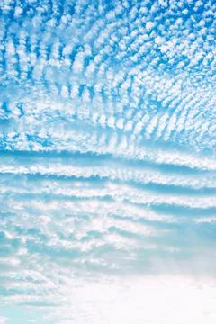 Solid little transverse pearlescent clouds that create a backdrop for the des Stock Photos