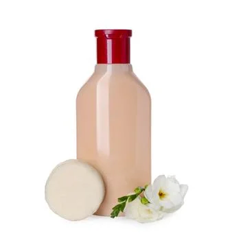 Solid shampoo bar and bottle of cosmetic product on white background Stockfoto's