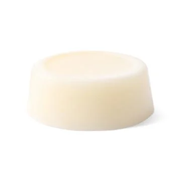 Solid shampoo bar isolated on white. Hair care Foto stock