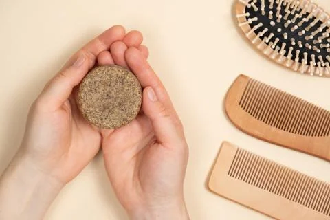 Solid shampoo in female hands. Natural eco-cosmetics without plastic for the 스톡 사진