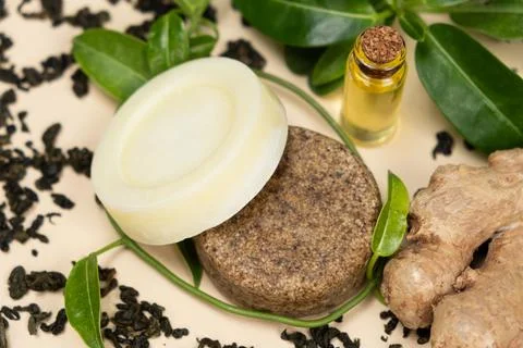 Solid shampoos made from ginger, green tea and oils. Natural cosmetics for .. 스톡 사진