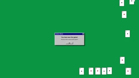 Solitaire Winner Desktop Screen Animation with Falling Cards Retro Windows .. Vídeos de archivo 347349474