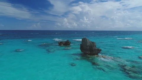 Solitary sea stack on a Bermuda reef flat 動画素材 91157767