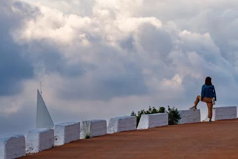 Solitude Above the Clouds in Benidorm Foto stock