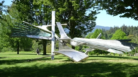 "Solo" Sculpture in Devonian Harbour Park - Public Art Video stock 201183974