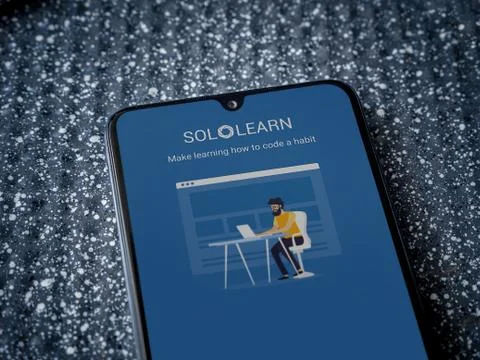 SoloLearn - Learning coding app launch screen with logo on the display of a b 스톡 사진